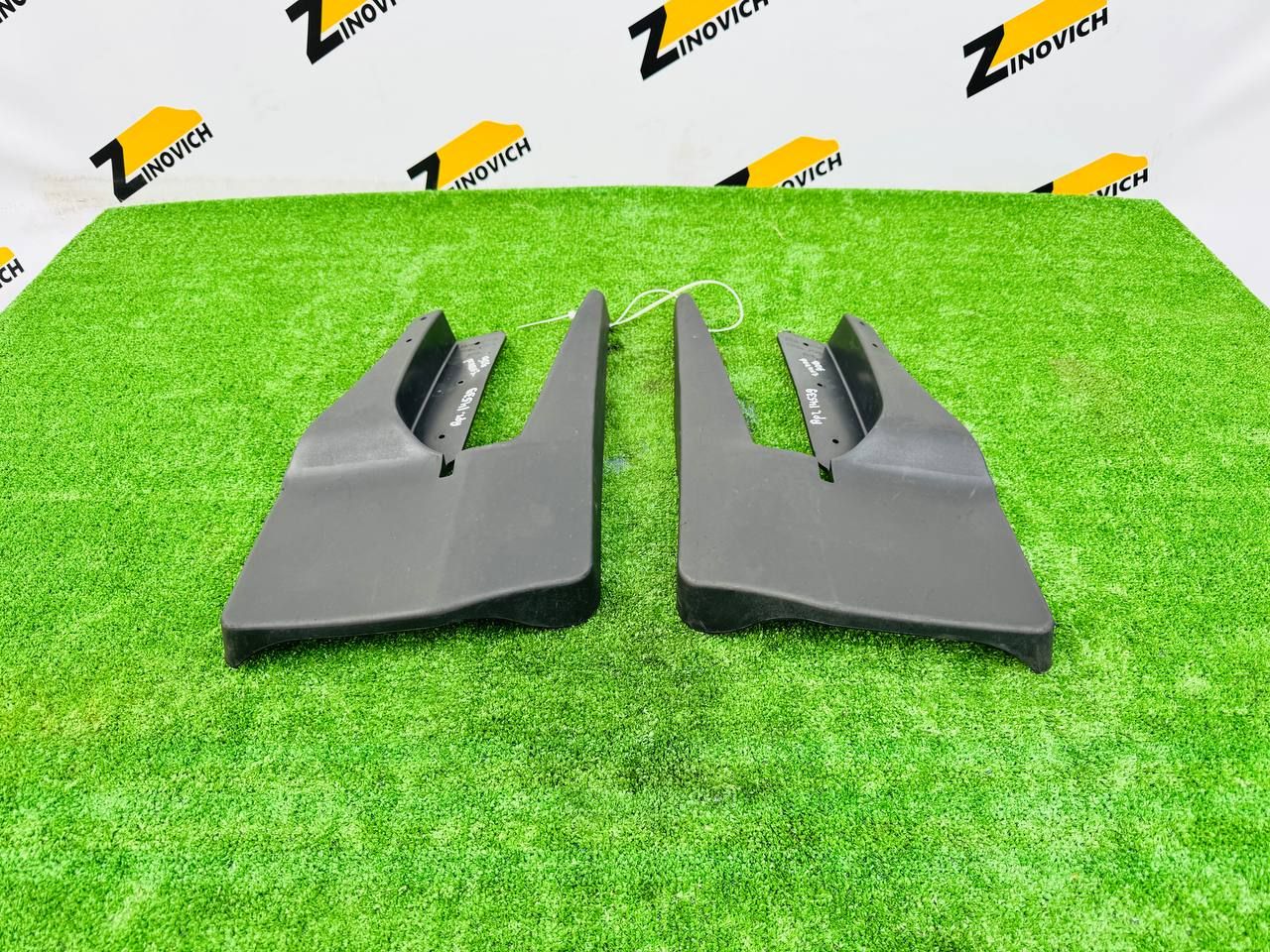 брызговик передний перед. ГАЗ ГАЗЕЛЬ Next 1 поколение (2013 - 2025), 33028511177, 33028511178 - фото №1