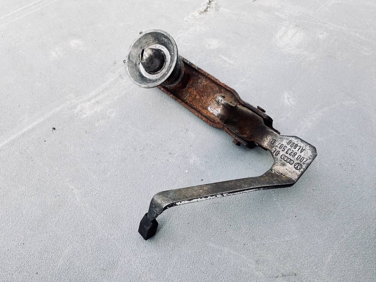 замок капота Volkswagen LT 2 поколение (1996 - 2005), 2D0823507D - фото №1