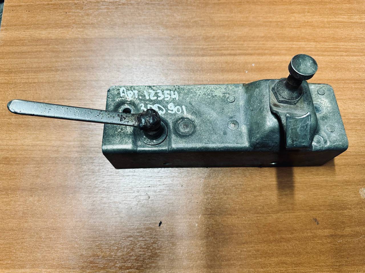 замок двери задней левой Mercedes-Benz Sprinter W901-904 (1995 - 2000), 9017400135 - фото №1