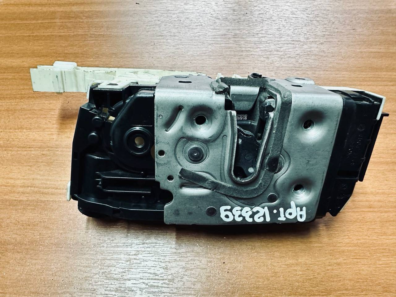 замок двери Mercedes-Benz Sprinter W907/W910 (2018 - 2025), A9107407500 - фото №1