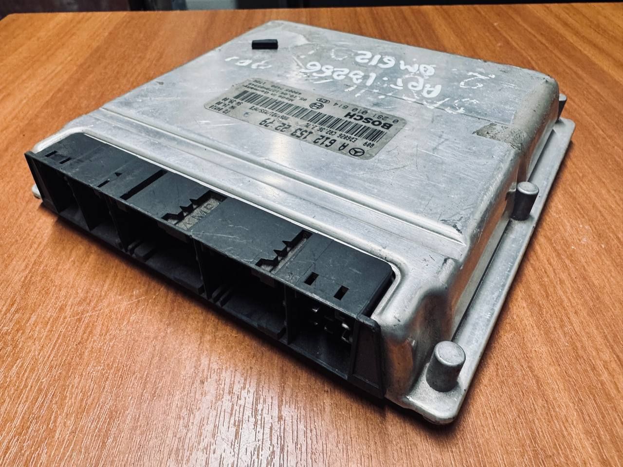 блок управления двигателем Mercedes-Benz Sprinter W901-904 (1995 - 2000), 2.7 л., OM 612.981, дизель, A6121532279, 0281010614 - фото №1