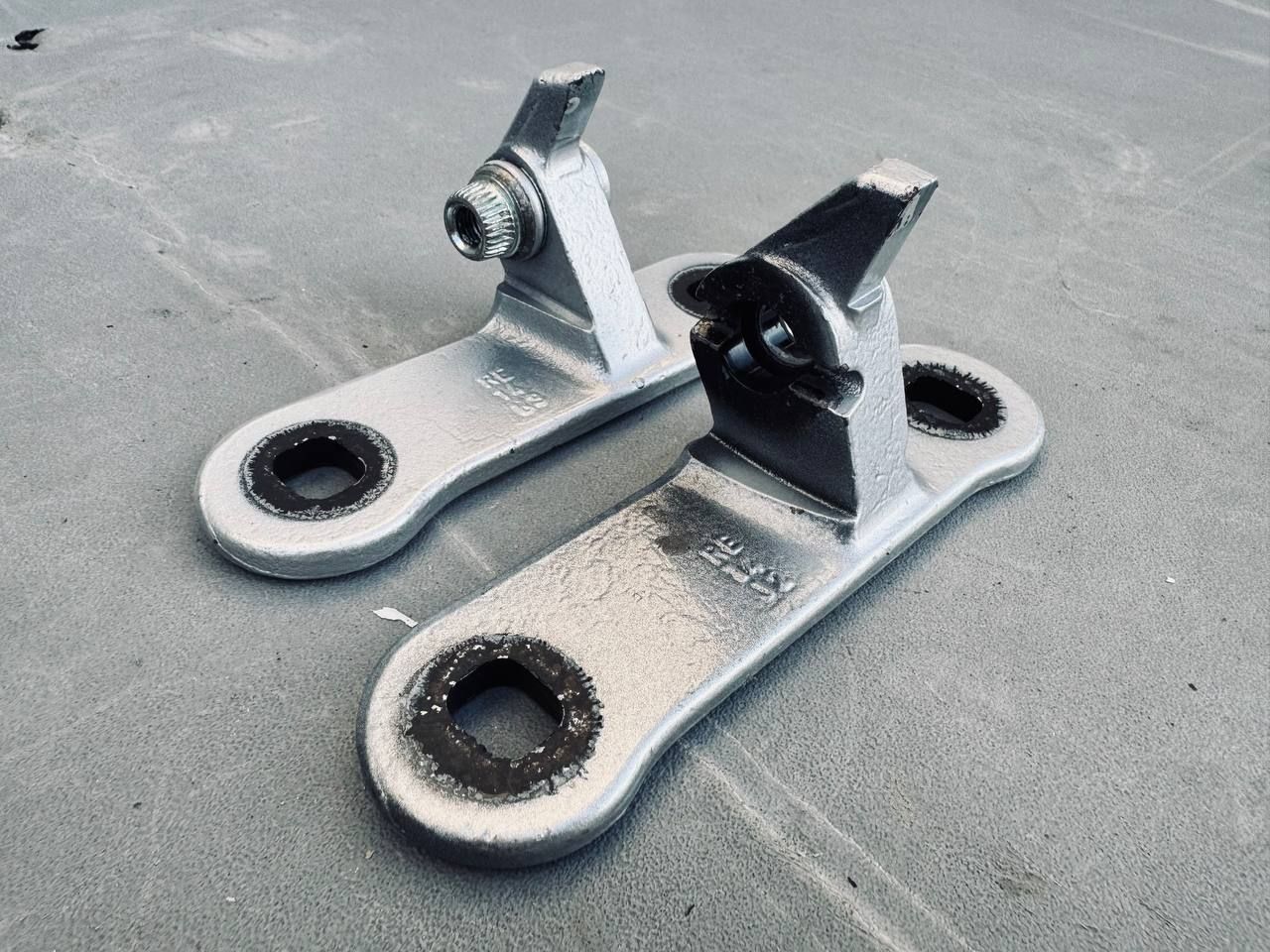 петля двери Mercedes-Benz CLS-Класс C218/X218 (2011 - 2014) - фото №1