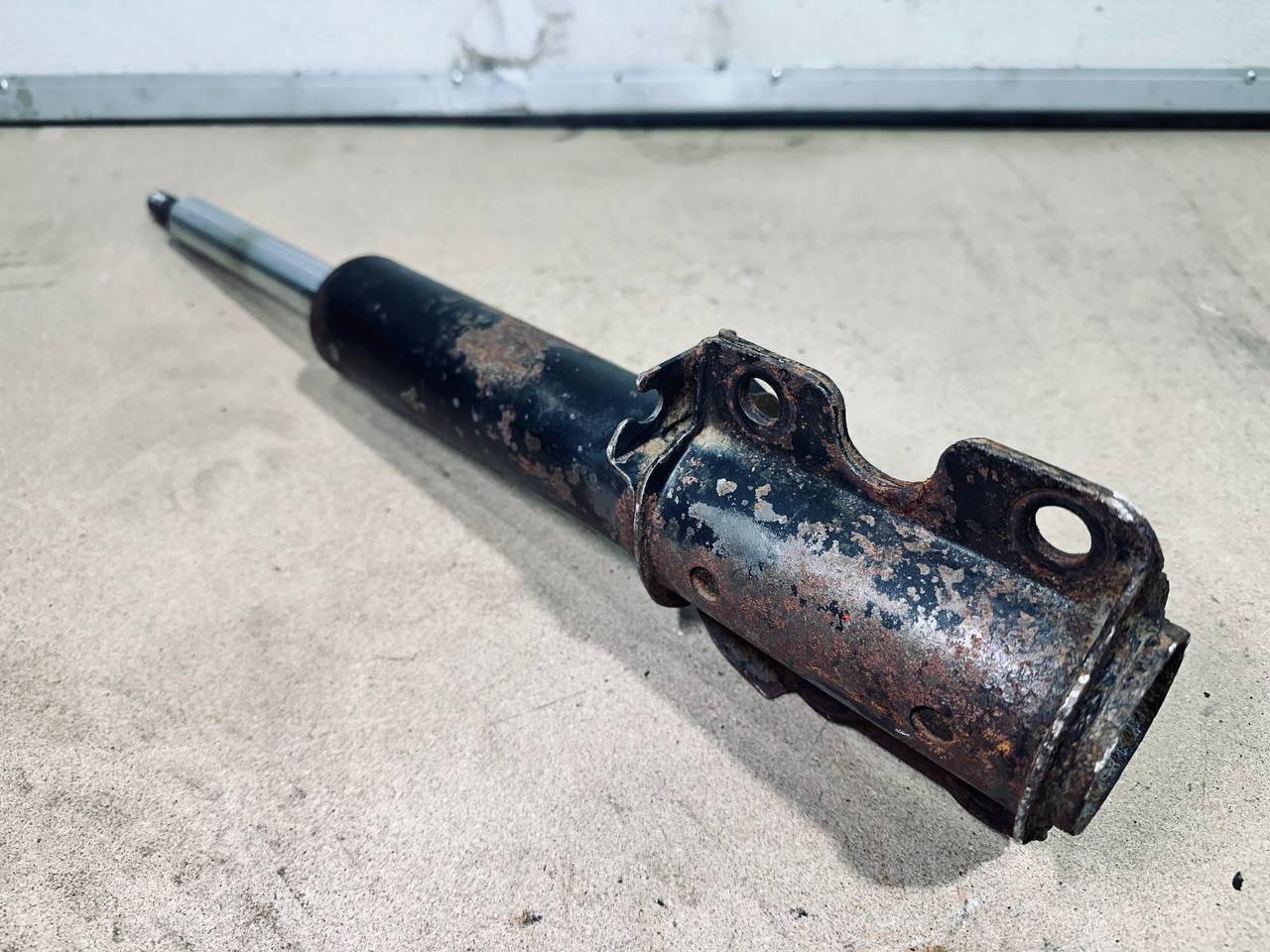 амортизатор передний Mercedes-Benz Sprinter W901-904 (1995 - 2000), 757123, L30513 - фото №1