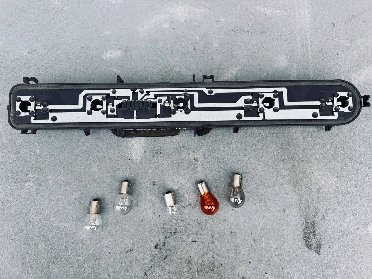 панель заднего фонаря Mercedes-Benz Sprinter 2 поколение (W906) (2006 - 2014), 3917379999 - фото №1