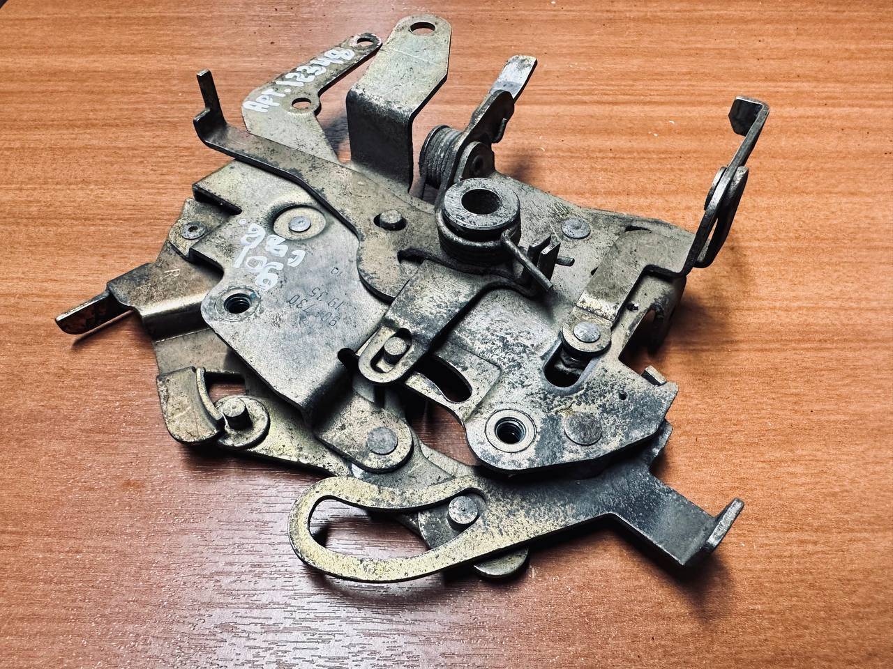 замок двери сдвижной Mercedes-Benz Sprinter W901-904 (1995 - 2000), 9017301935 - фото №1