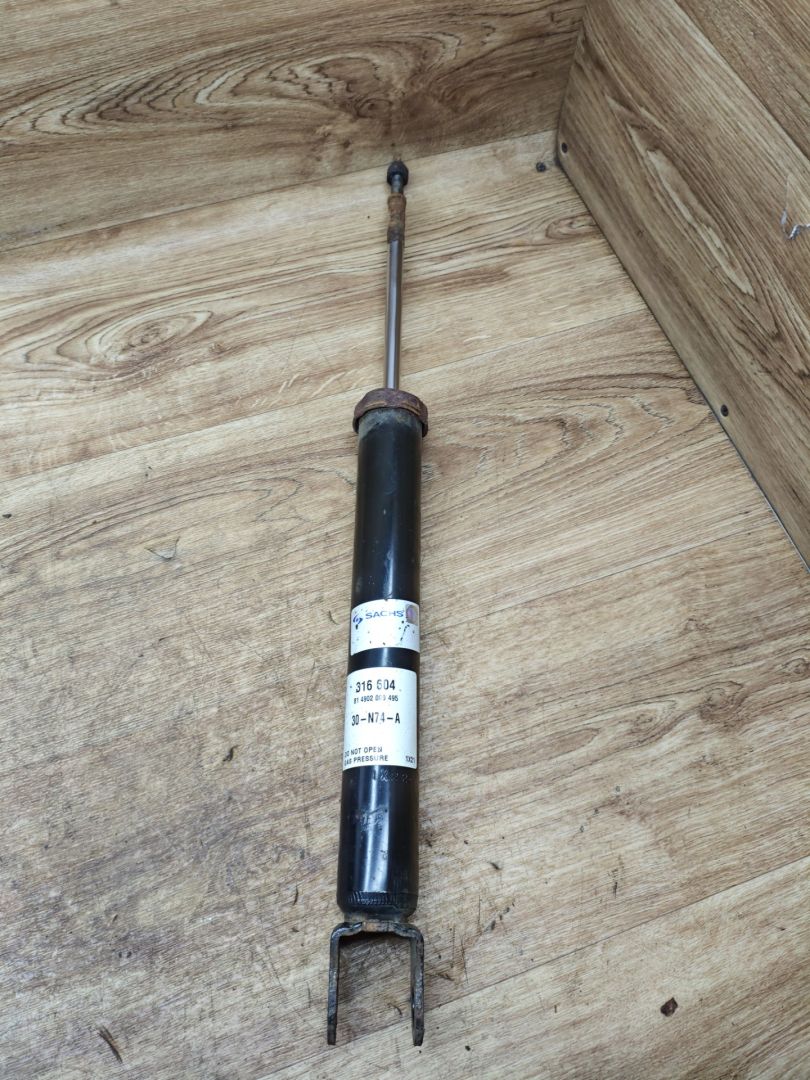 амортизатор задний Hyundai ix35 1 поколение 2012, 2.0 л., G4KD, бензин, МКПП, внедорожник 5 дв., передний привод - фото №1