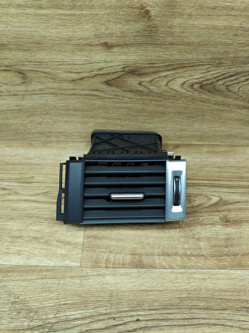 дефлектор обдува салона Land Rover Range Rover Evoque L538 2012, 2.2 л., 224DT, дизель, МКПП, внедорожник 5 дв. - фото №1