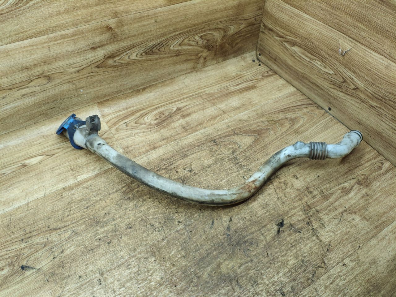 горловина бачка омывателя Volkswagen Transporter T5 2007, 1.9 л., BRS, дизель, МКПП, микроавтобус - фото №1