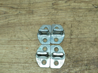 ответная часть (скоба) замка двери Lada Vesta 1 поколение 2017, 1.6 л., бензин, МКПП, седан