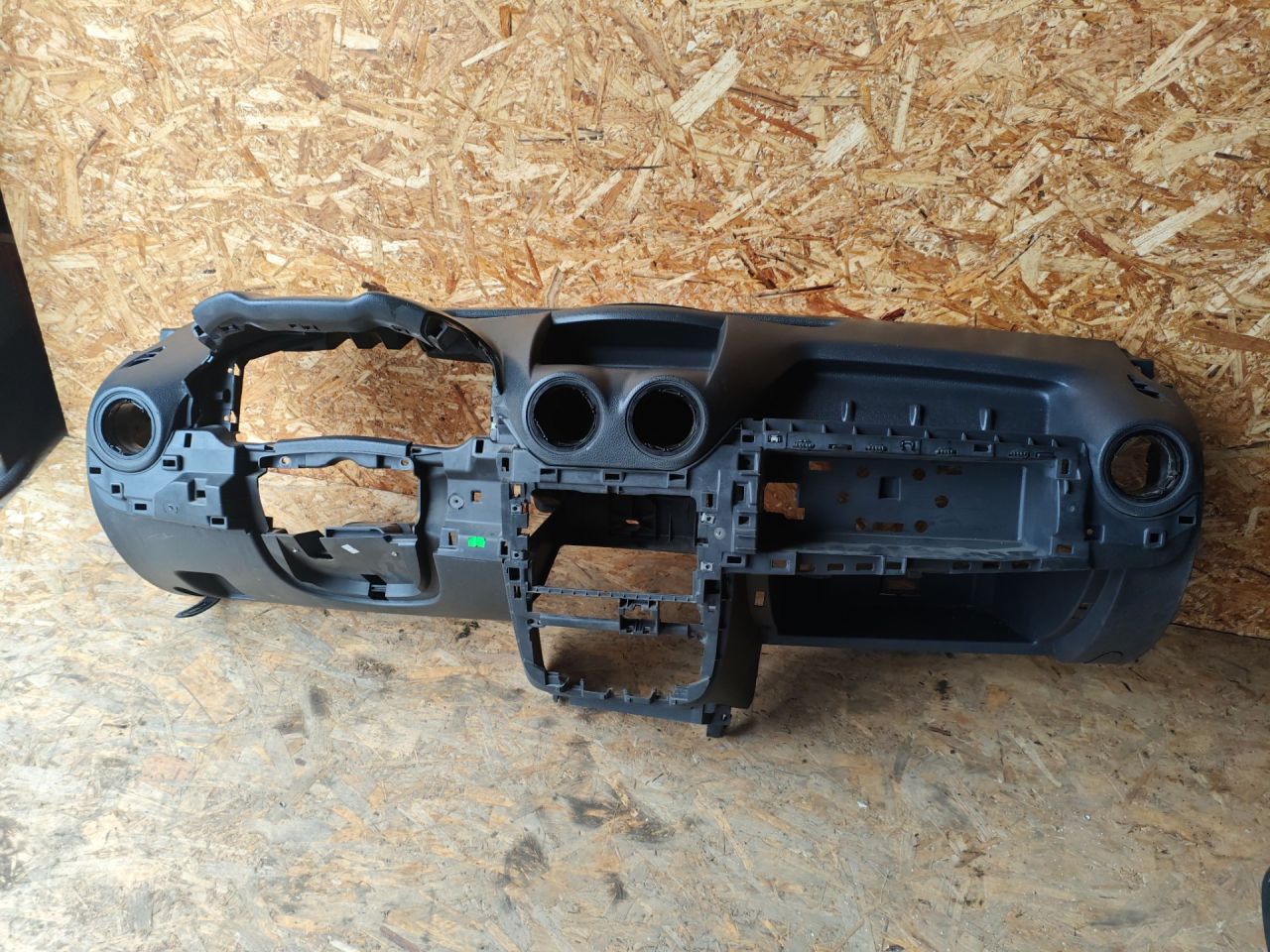 панель передняя салона (торпедо) Renault Duster 1 поколение 2012, 2.0 л., F4R 403, бензин, АКПП, внедорожник 5 дв., передний привод - фото №1