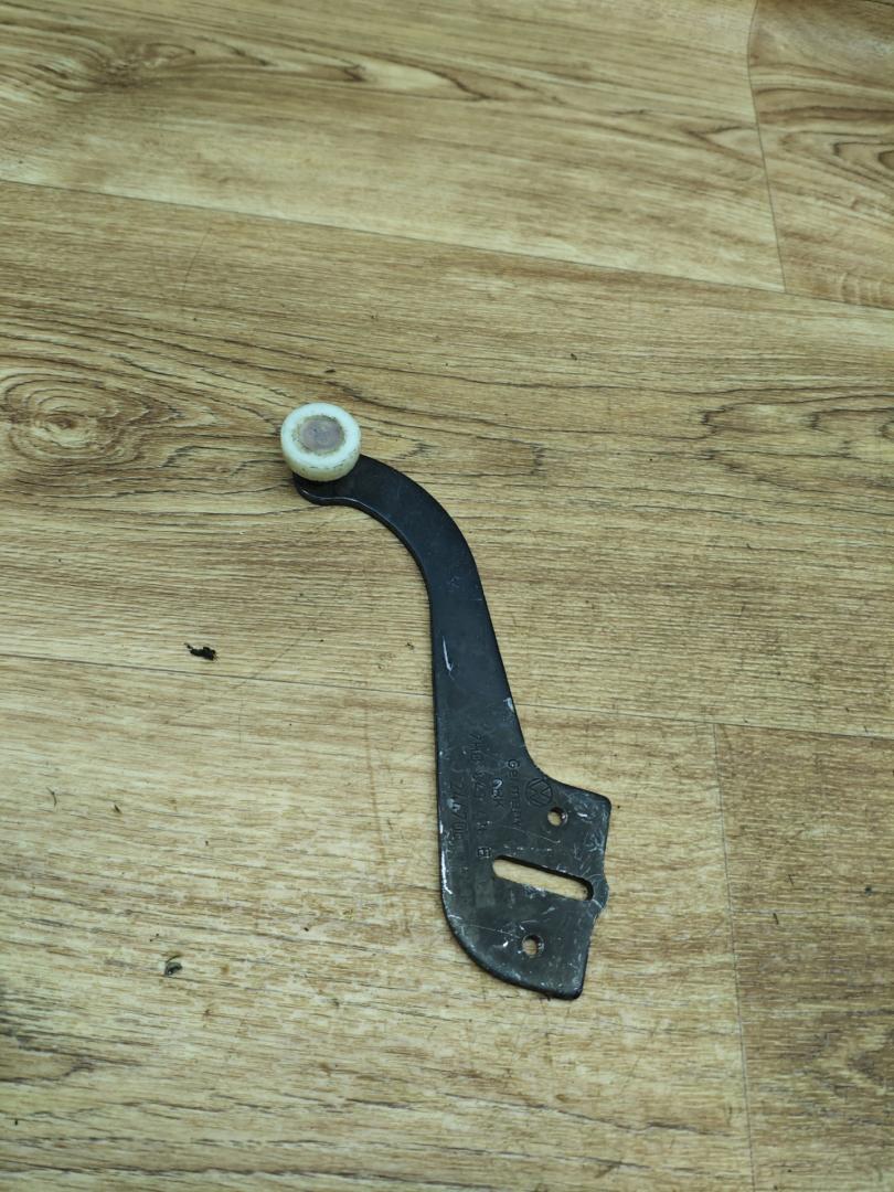 ролик двери сдвижной Volkswagen Transporter T5 2007, 1.9 л., BRS, дизель, МКПП, микроавтобус, 7H0843436E - фото №1