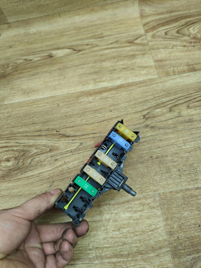 блок предохранителей Peugeot 5008 1 поколение 2011, 1.6 л., дизель, МКПП, минивэн - фото №1