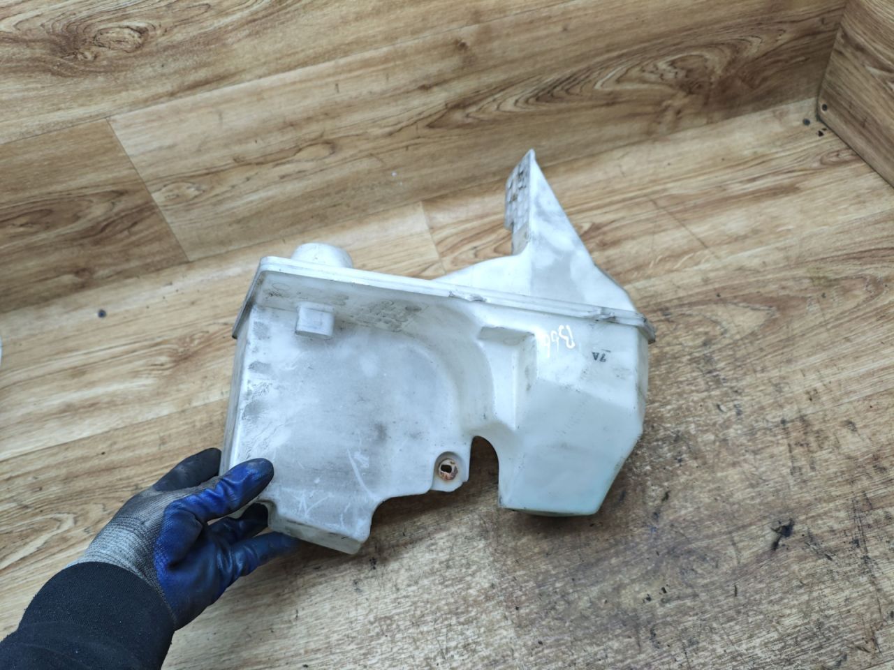 бачок омывателя Volkswagen Transporter T5 2007, 1.9 л., BRS, дизель, МКПП, микроавтобус - фото №1