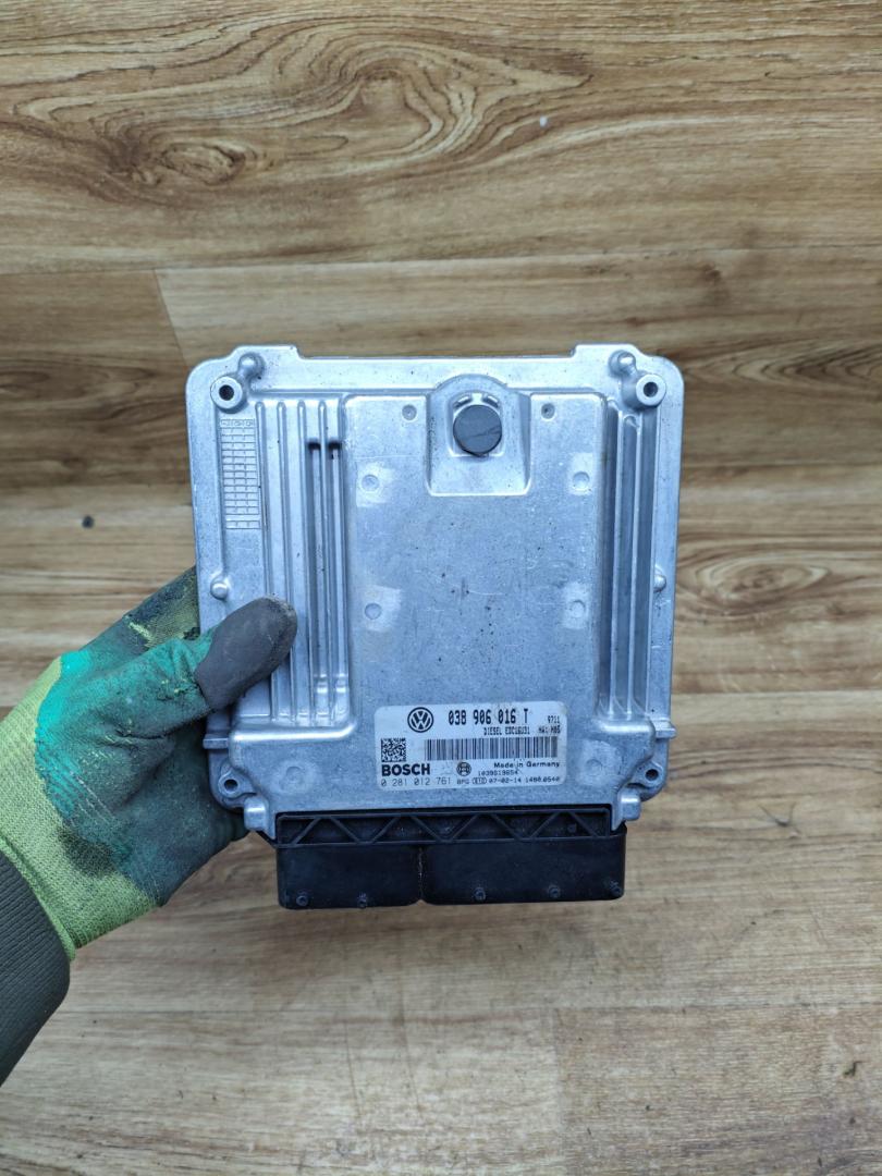 блок управления двигателем Volkswagen Transporter T5 2007, 1.9 л., BRS, дизель, МКПП, микроавтобус, 0281012761, 038906016T - фото №1