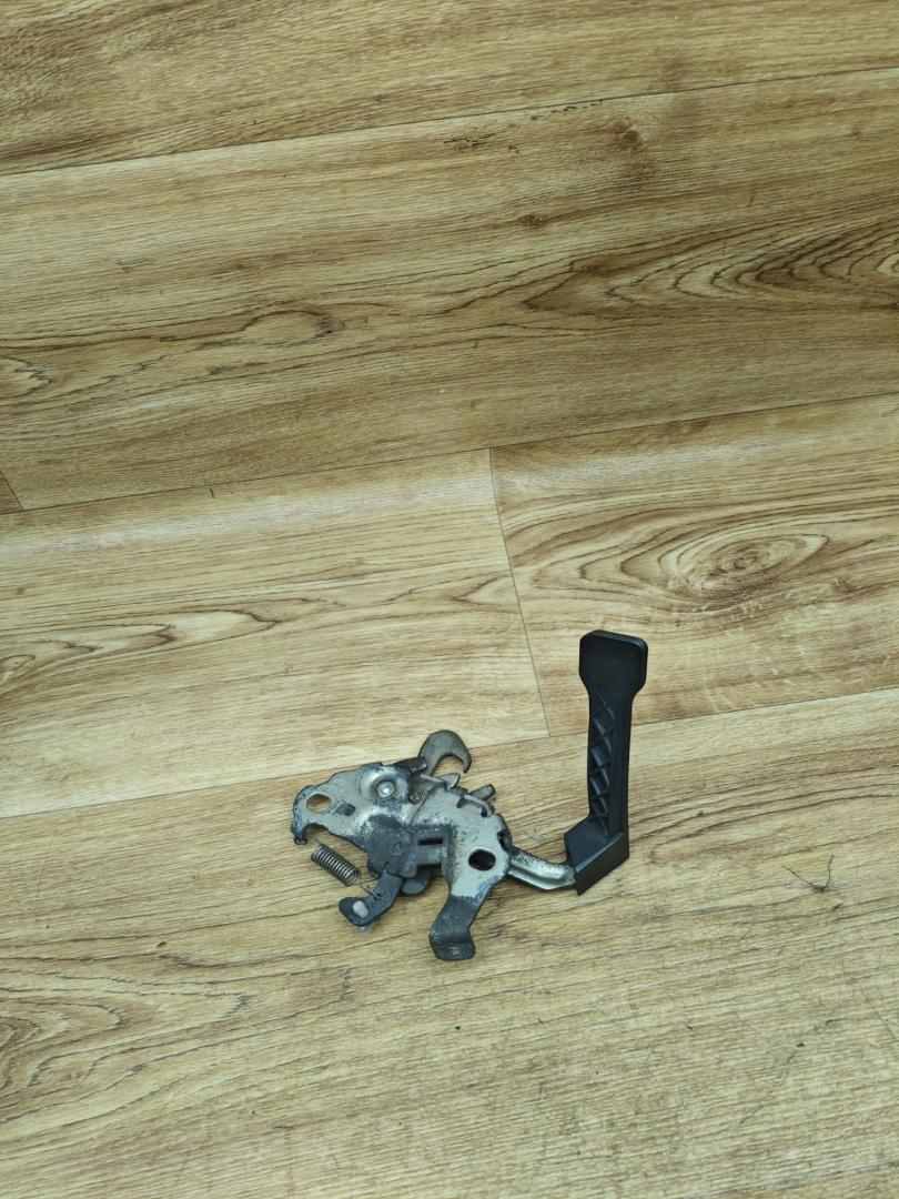 замок капота Peugeot 5008 1 поколение 2011, 1.6 л., дизель, МКПП, минивэн - фото №1