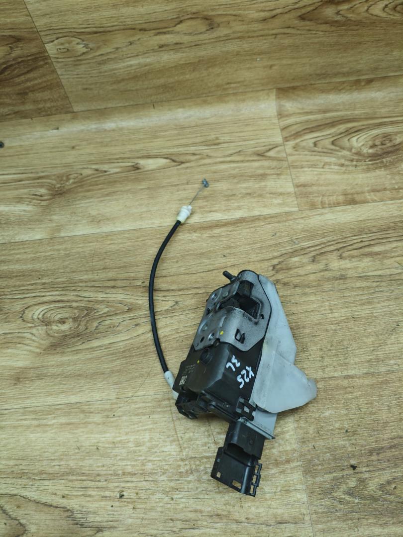 замок двери задней левой Peugeot 5008 1 поколение 2011, 1.6 л., дизель, МКПП, минивэн - фото №1