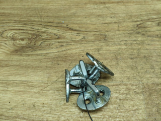 ответная часть (скоба) замка двери Hyundai ix35 1 поколение 2012, 2.0 л., G4KD, бензин, МКПП, внедорожник 5 дв., передний привод