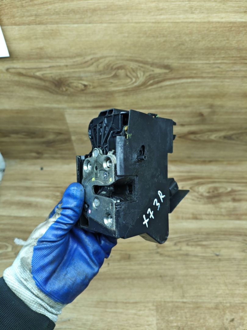 замок двери задней правой Lada Vesta 1 поколение 2017, 1.6 л., бензин, МКПП, седан, 8450007866 - фото №1