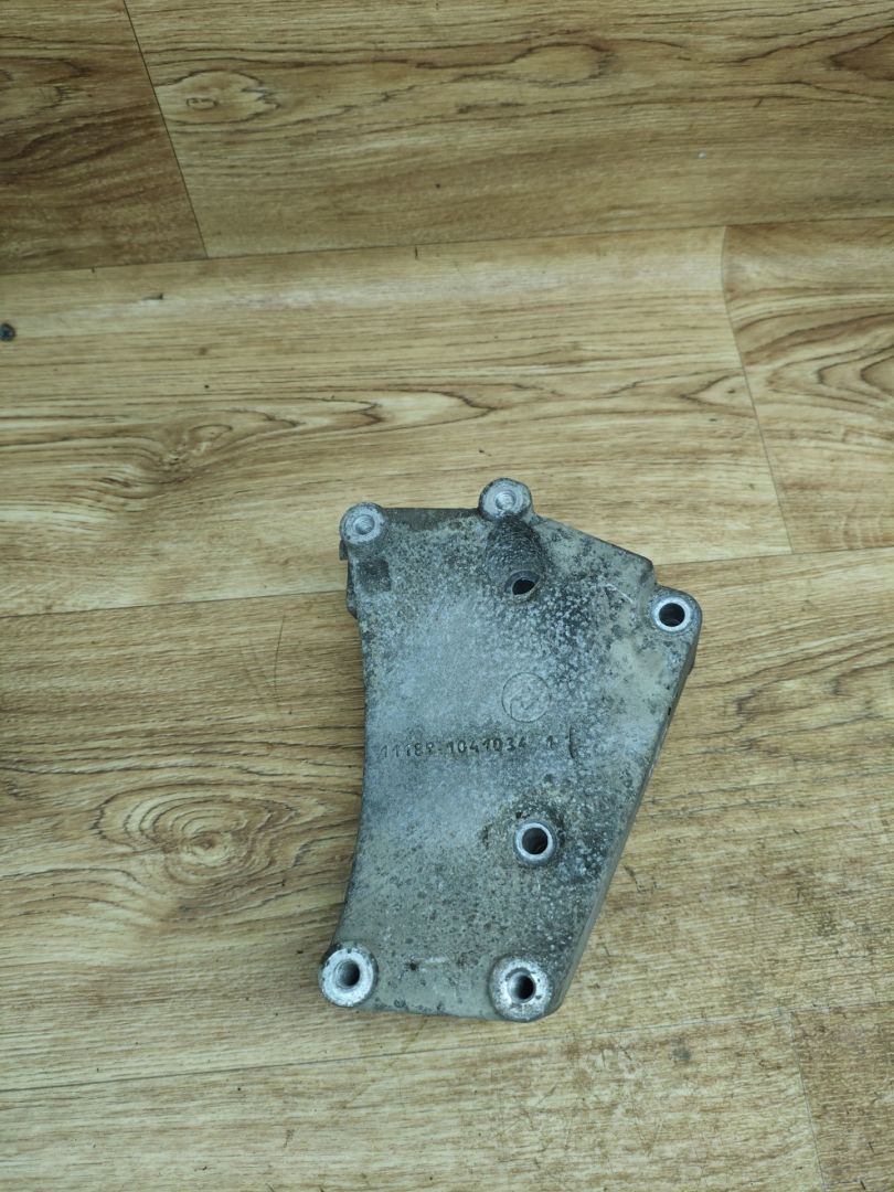 кронштейн генератора Lada Vesta 1 поколение 2017, 1.6 л., бензин, МКПП, седан, 11189-1041034-1 - фото №1