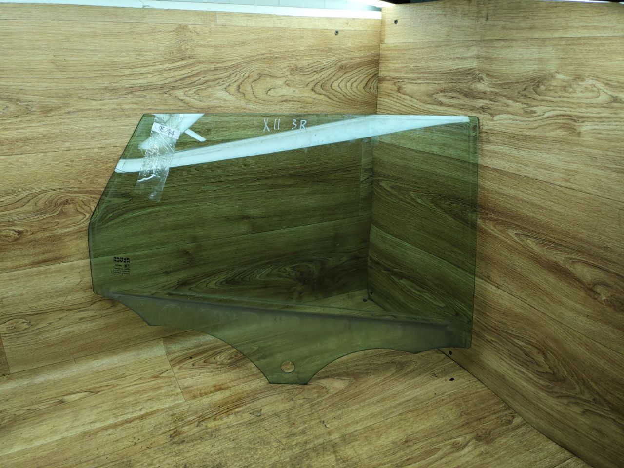 стекло двери задней правой Land Rover Range Rover Evoque L538 2012, 2.2 л., 224DT, дизель, МКПП, внедорожник 5 дв. - фото №1