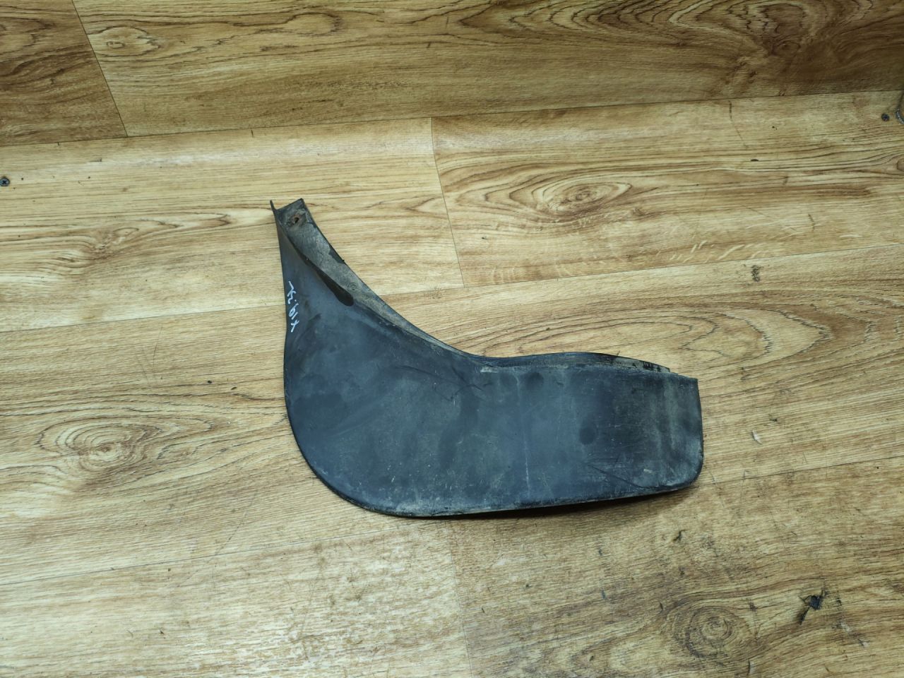 брызговик Renault Duster 1 поколение 2012, 2.0 л., F4R 403, бензин, АКПП, внедорожник 5 дв., передний привод, 788134346R - фото №1