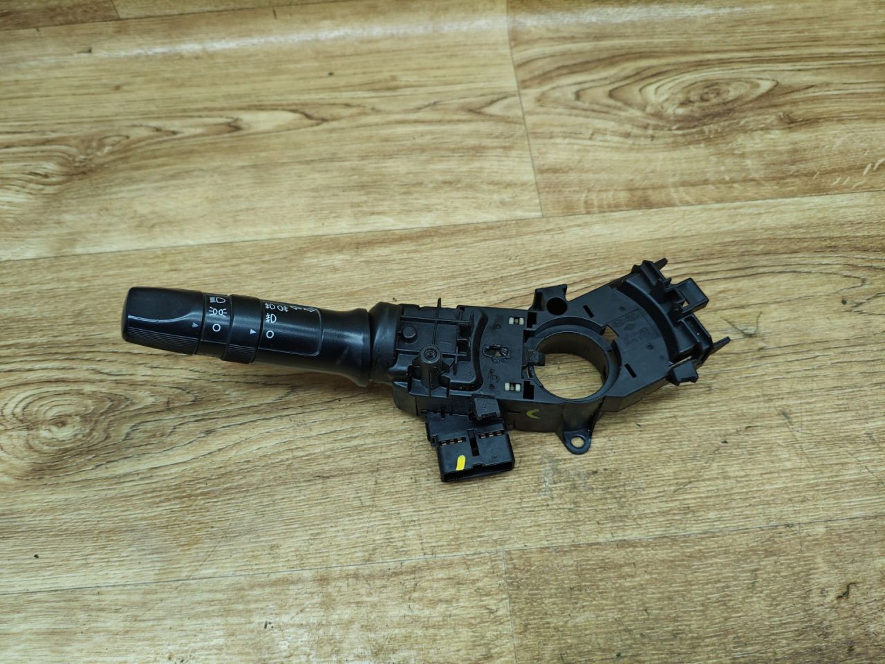 переключатель поворотов Hyundai Solaris 1 поколение 2013, 1.6 л., G4FC, бензин, АКПП, седан, 93410-1R530 - фото №1