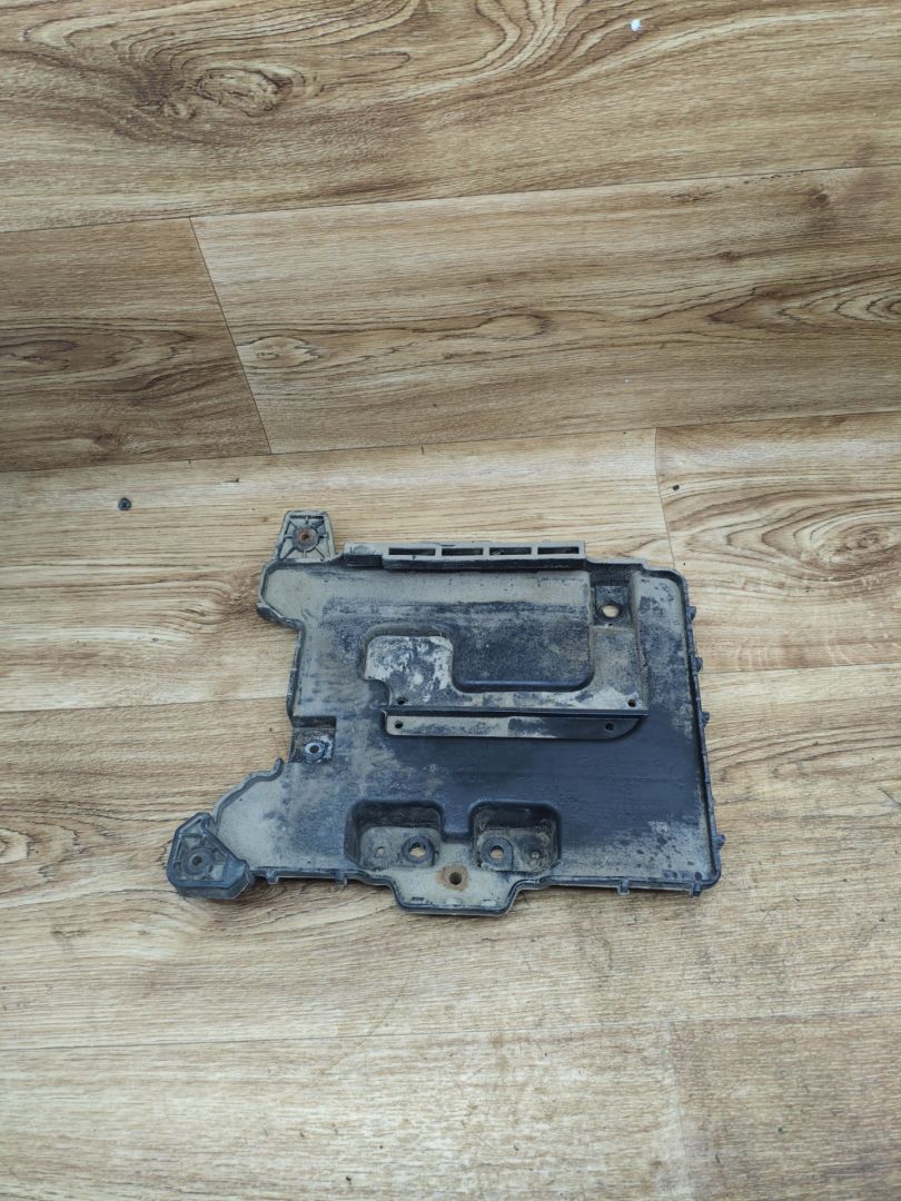 полка аккумулятора Hyundai Solaris 1 поколение 2013, 1.6 л., G4FC, бензин, АКПП, седан, 37150-1R360 - фото №1