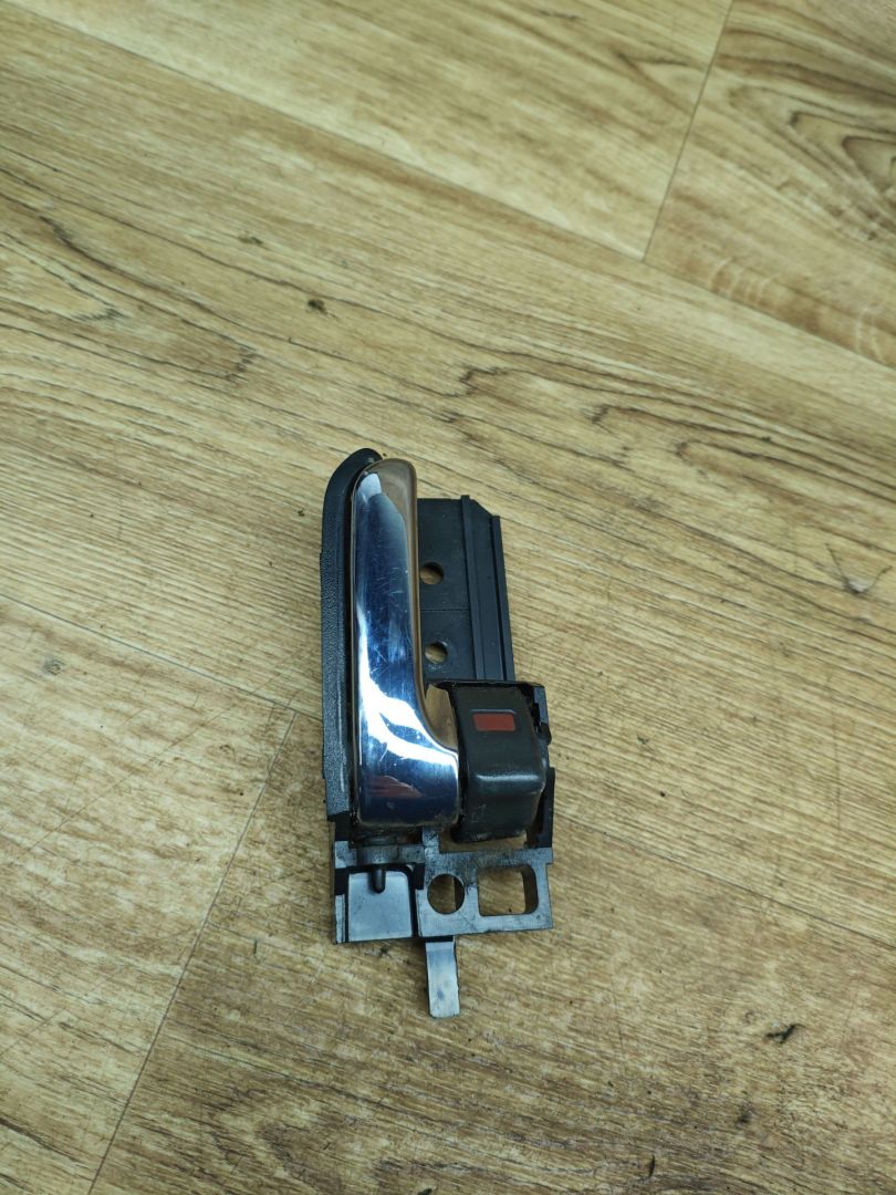 ручка внутренняя передняя правая Toyota Corolla 9 поколение (E120/E130) 2002, 1.4 л., 4ZZ-FE, бензин, МКПП, хетчбэк 5 дв. - фото №1