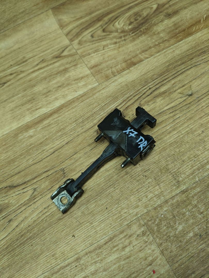 ограничитель открывания двери Lada Vesta 1 поколение 2017, 1.6 л., бензин, МКПП, седан - фото №1