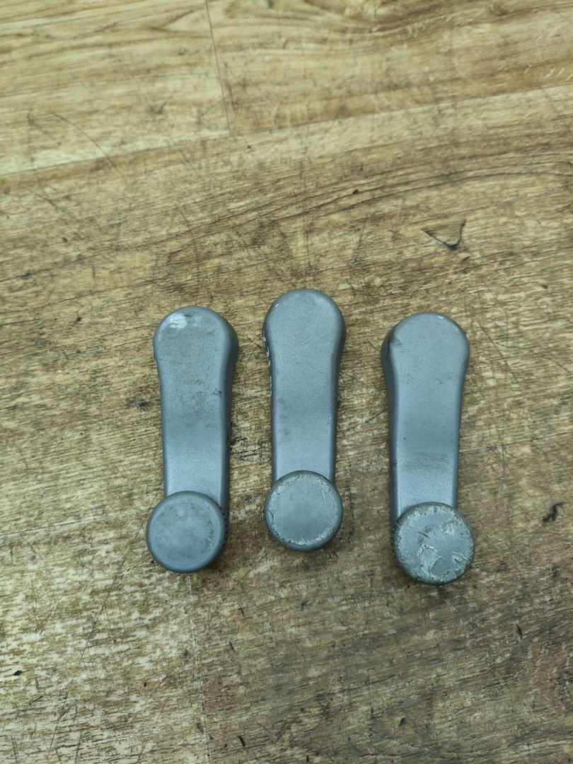 ручка стеклоподъемника Volkswagen Transporter T5 2007, 1.9 л., BRS, дизель, МКПП, микроавтобус, 1H0837581D - фото №1