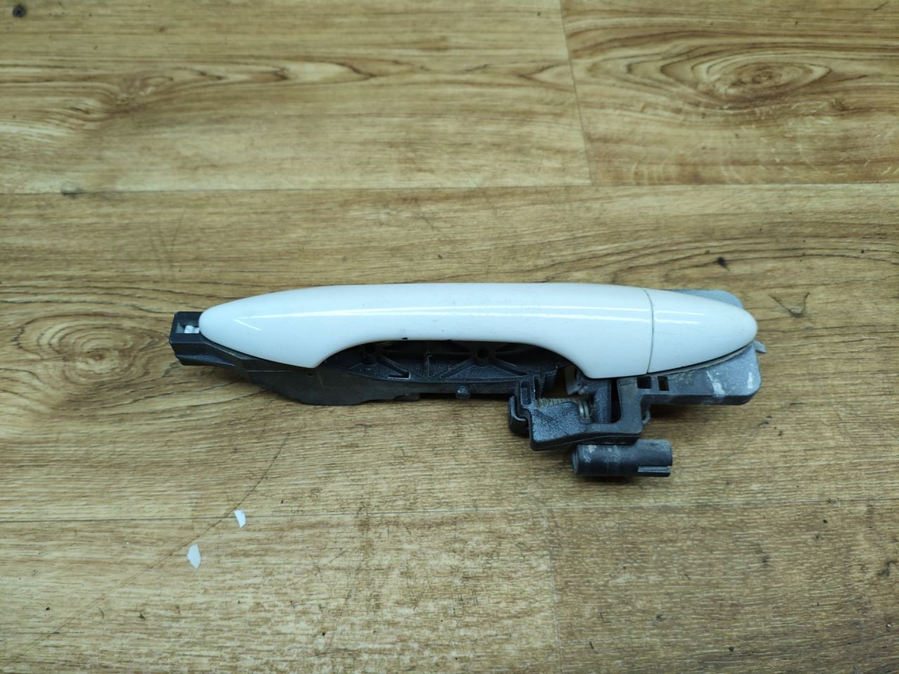 ручка наружная задняя левая Hyundai ix35 1 поколение 2012, 2.0 л., G4KD, бензин, МКПП, внедорожник 5 дв., передний привод - фото №1