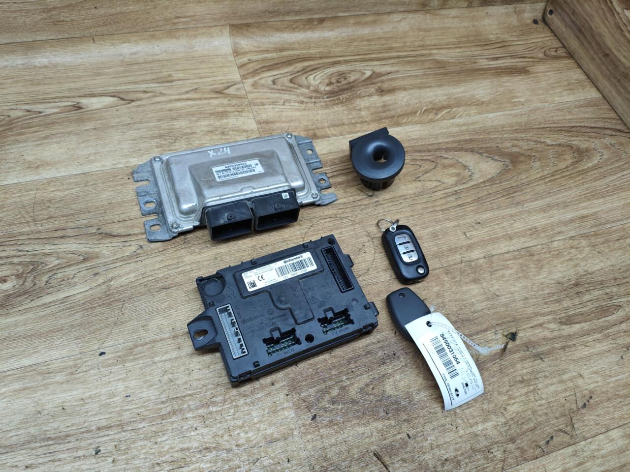 блок управления двигателем Lada Vesta 1 поколение 2017, 1.6 л., бензин, МКПП, седан, 8450030592, 284B11723R - фото №1