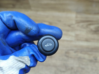 кнопка открытия багажника Lada Vesta 1 поколение 2017, 1.6 л., бензин, МКПП, седан, 22822-3710-02