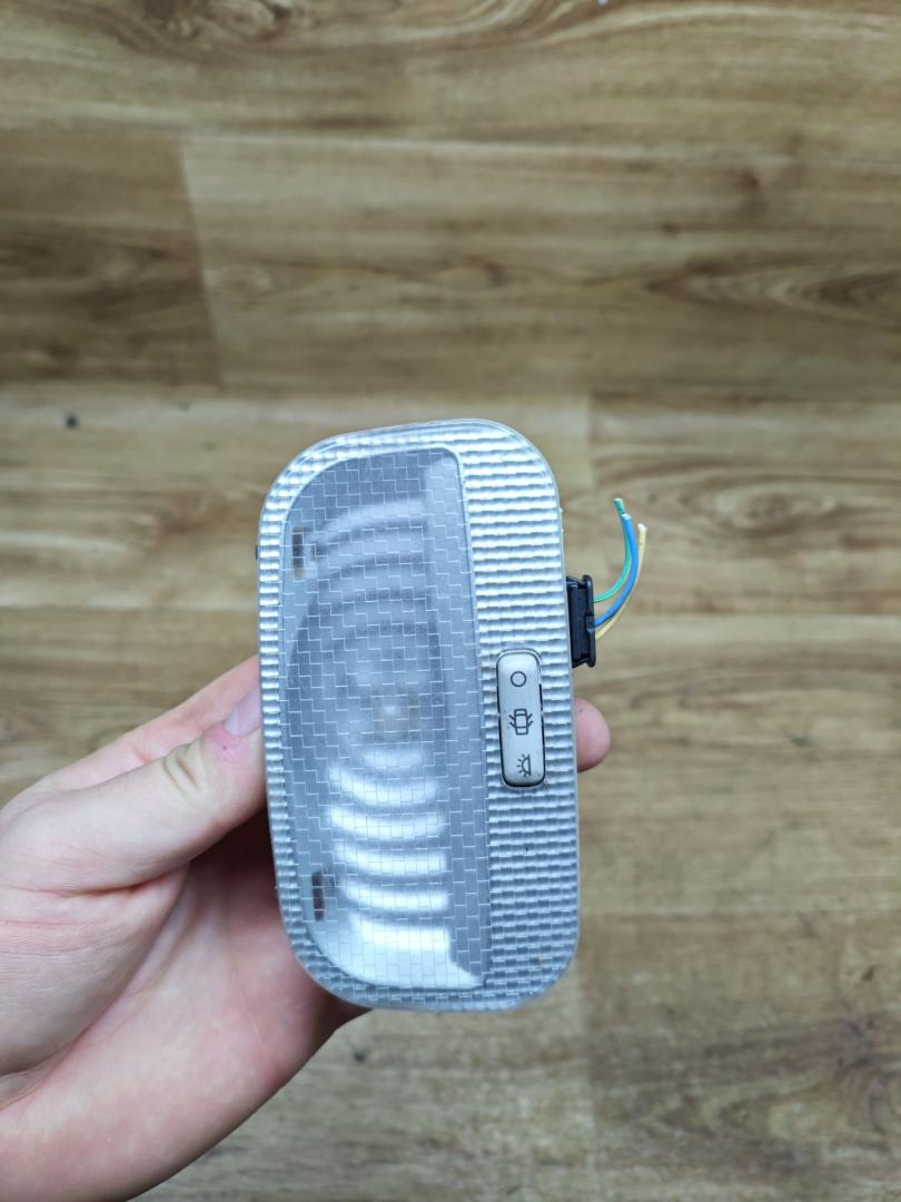 фонарь салона (плафон) Peugeot 5008 1 поколение 2011, 1.6 л., дизель, МКПП, минивэн - фото №1