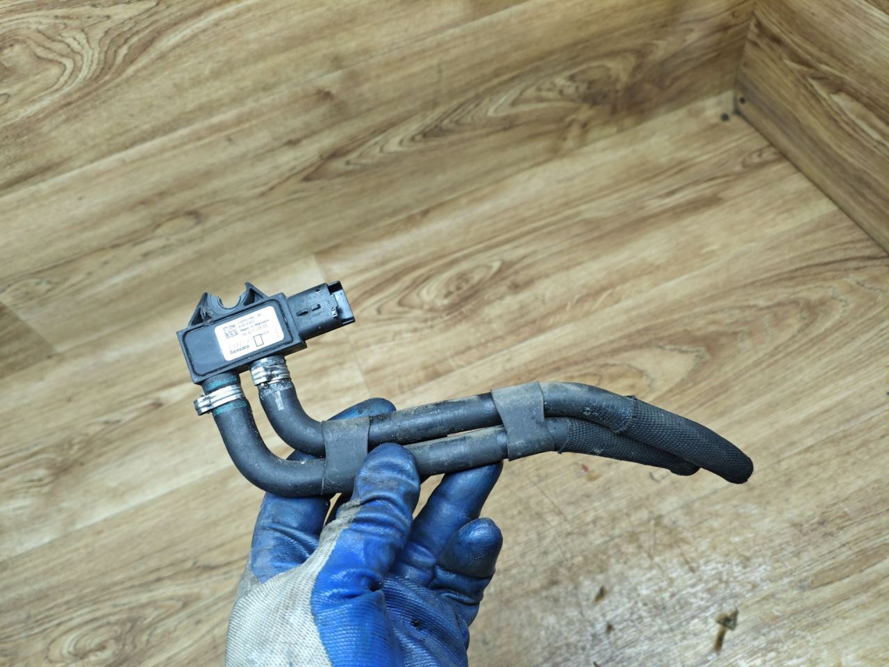 датчик давления (температуры) выхлопных газов Peugeot 3008 1 поколение 2010, 1.6 л., 9HR (DV6C), дизель, робот, внедорожник 5 дв., 9662143180 - фото №1