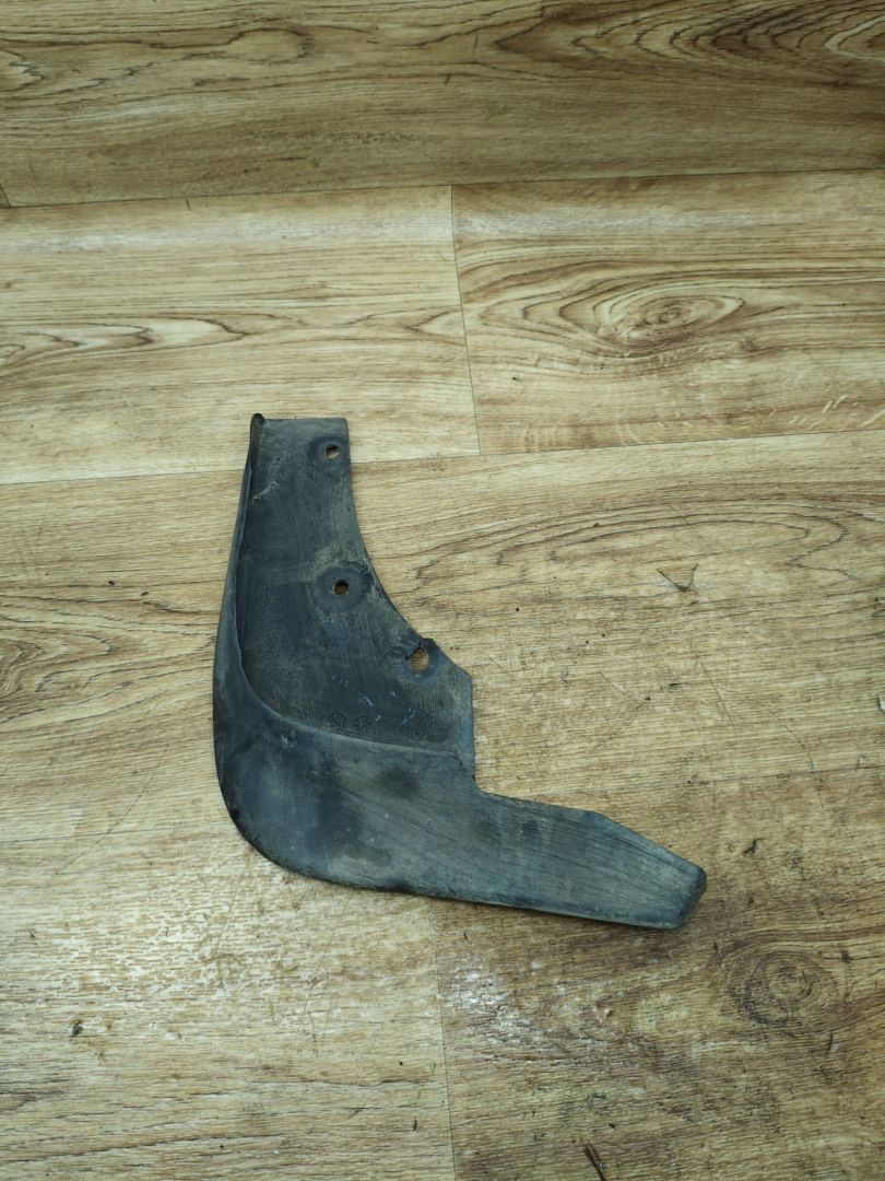 брызговик Renault Duster 1 поколение 2012, 2.0 л., F4R 403, бензин, АКПП, внедорожник 5 дв., передний привод, 638535922R - фото №1