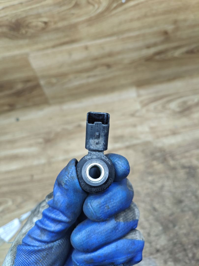 датчик детонации Peugeot 208 1 поколение 2012, 1.2 л., бензин, МКПП, хетчбэк 3 дв., 9632754980 - фото №1