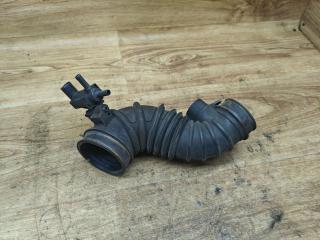 патрубок воздушного фильтра Toyota Avensis 2 поколение (T250) [рестайлинг] 2006, 1.6 л., 3ZZ-FE, бензин, МКПП, седан, 17881-0D150