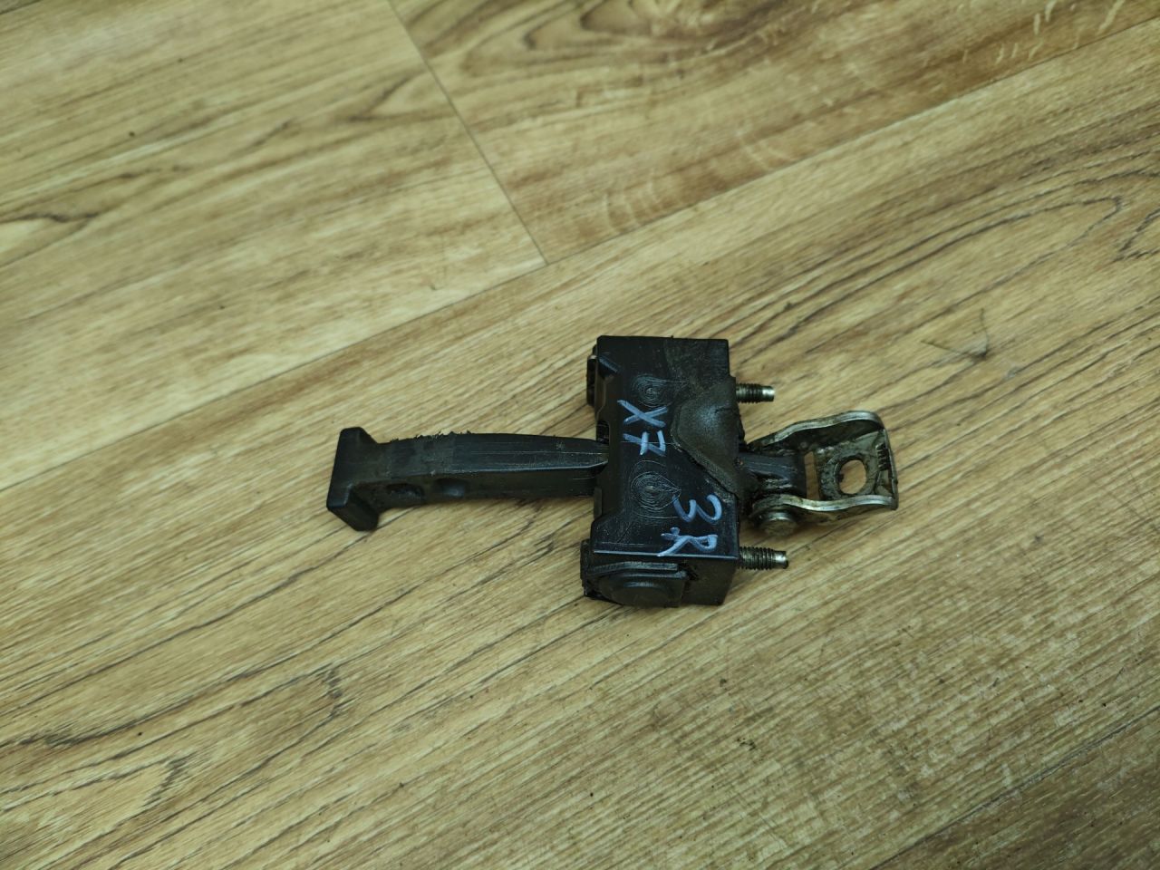 ограничитель открывания двери Lada Vesta 1 поколение 2017, 1.6 л., бензин, МКПП, седан - фото №1