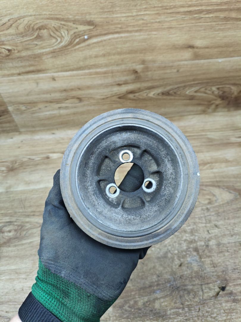 шкив коленвала Peugeot 208 1 поколение 2012, 1.2 л., бензин, МКПП, хетчбэк 3 дв. - фото №1