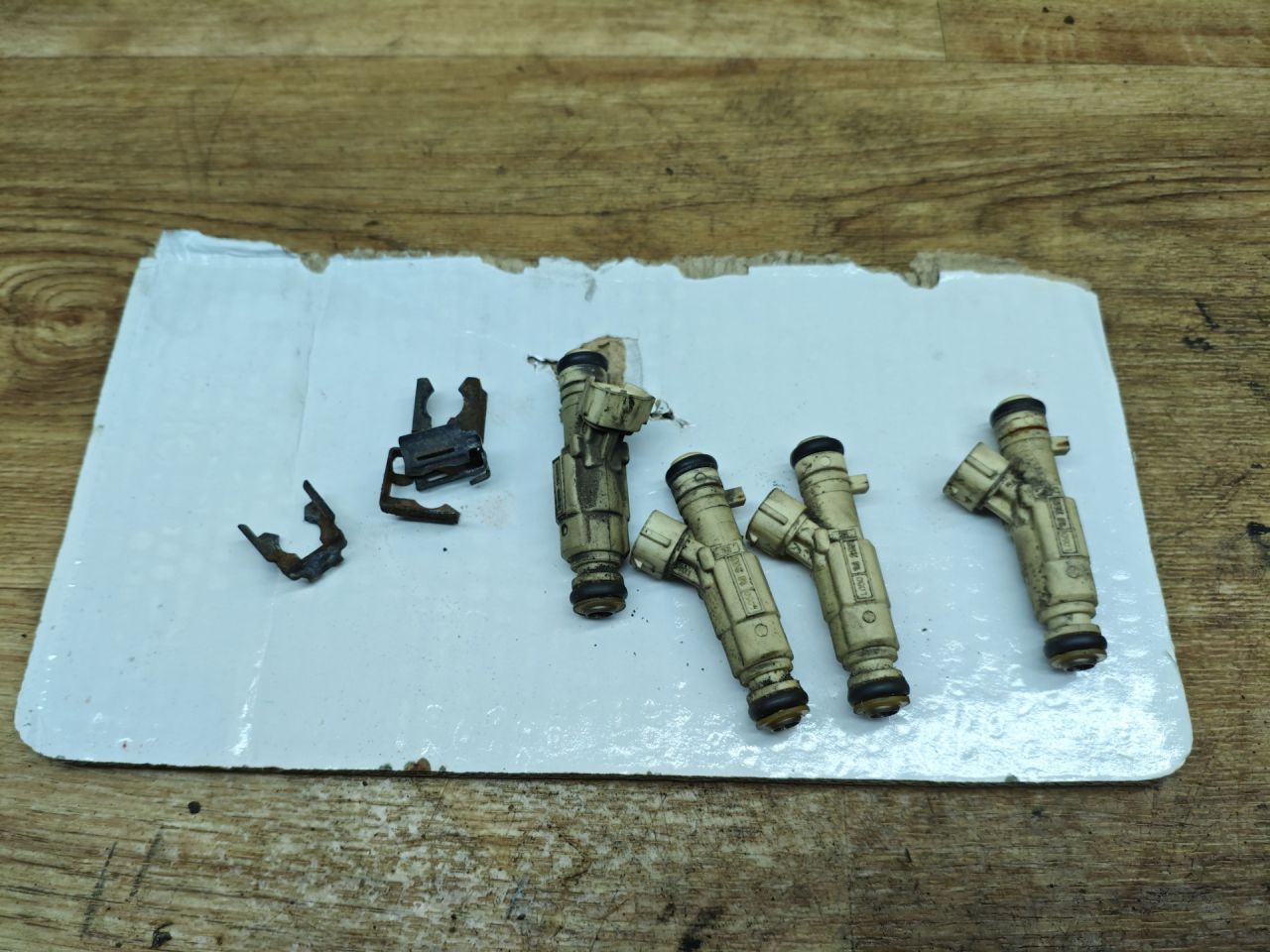 форсунка Hyundai ix35 1 поколение 2012, 2.0 л., G4KD, бензин, МКПП, внедорожник 5 дв., передний привод, L0501D252, 35310-2G100 - фото №1