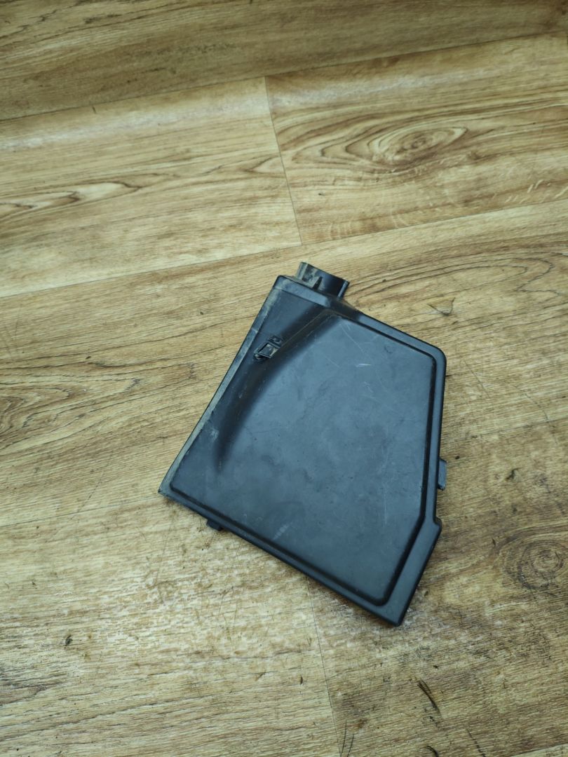 крышка блока предохранителей Renault Duster 1 поколение 2012, 2.0 л., F4R 403, бензин, АКПП, внедорожник 5 дв., передний привод, 243822641R - фото №1