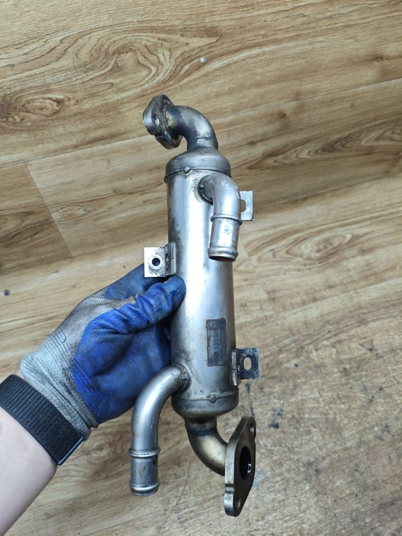 охладитель EGR / Радиатор EGR Volkswagen Transporter T5 2007, 1.9 л., BRS, дизель, МКПП, микроавтобус, 038131513J - фото №1