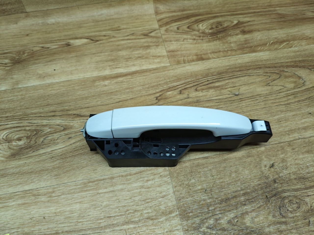 ручка наружная Lada Vesta 1 поколение 2017, 1.6 л., бензин, МКПП, седан, 8450039483 - фото №1