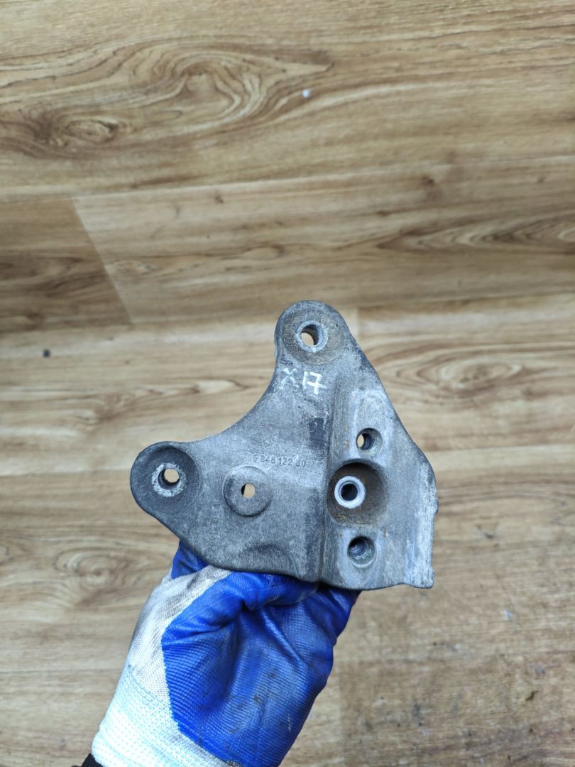 кронштейн КПП Peugeot 208 1 поколение 2012, 1.2 л., бензин, МКПП, хетчбэк 3 дв., 9684812280 - фото №1