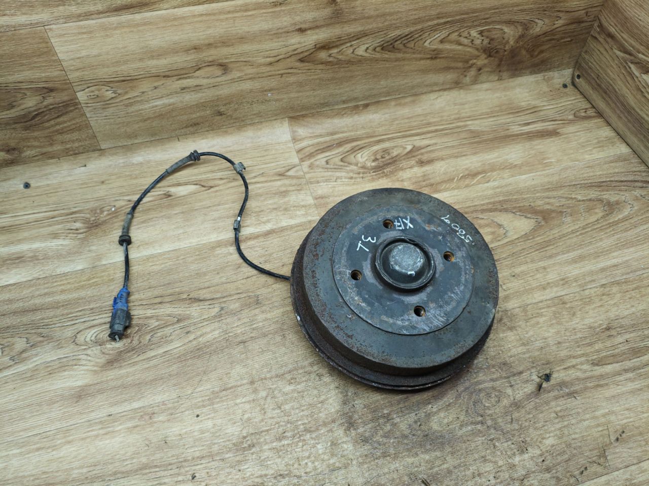 барабан тормозной Peugeot 208 1 поколение 2012, 1.2 л., бензин, МКПП, хетчбэк 3 дв. - фото №1