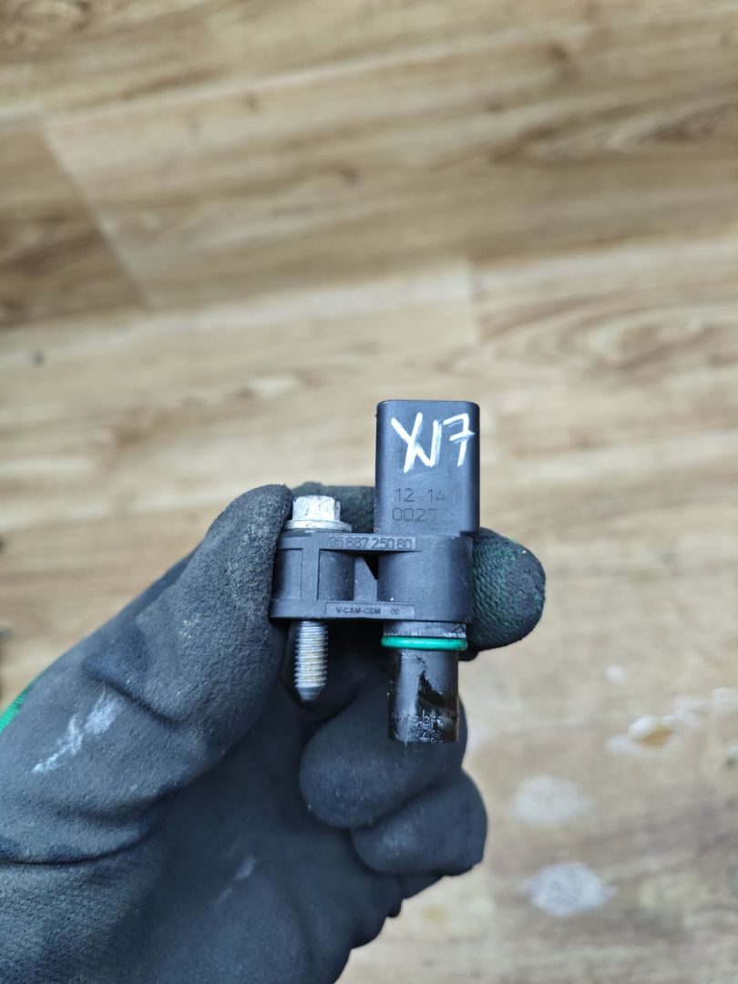 датчик распредвала Peugeot 208 1 поколение 2012, 1.2 л., бензин, МКПП, хетчбэк 3 дв., 9688725080 - фото №1