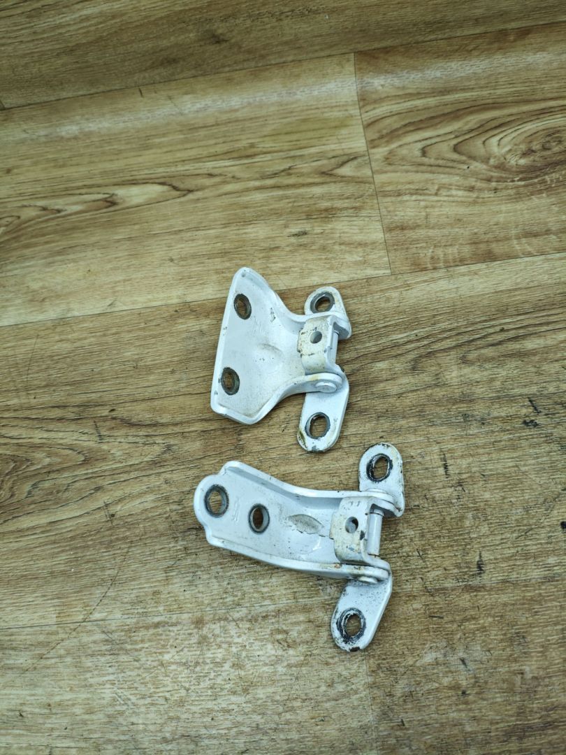 петля двери Hyundai ix35 1 поколение 2012, 2.0 л., G4KD, бензин, МКПП, внедорожник 5 дв., передний привод - фото №1