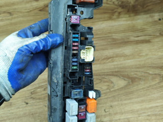 блок предохранителей Toyota Corolla 9 поколение (E120/E130) 2002, 1.4 л., 4ZZ-FE, бензин, МКПП, хетчбэк 5 дв.