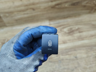 кнопка центрального замка Peugeot 3008 1 поколение 2011, 1.6 л., дизель, МКПП, внедорожник 5 дв., 96652390XT